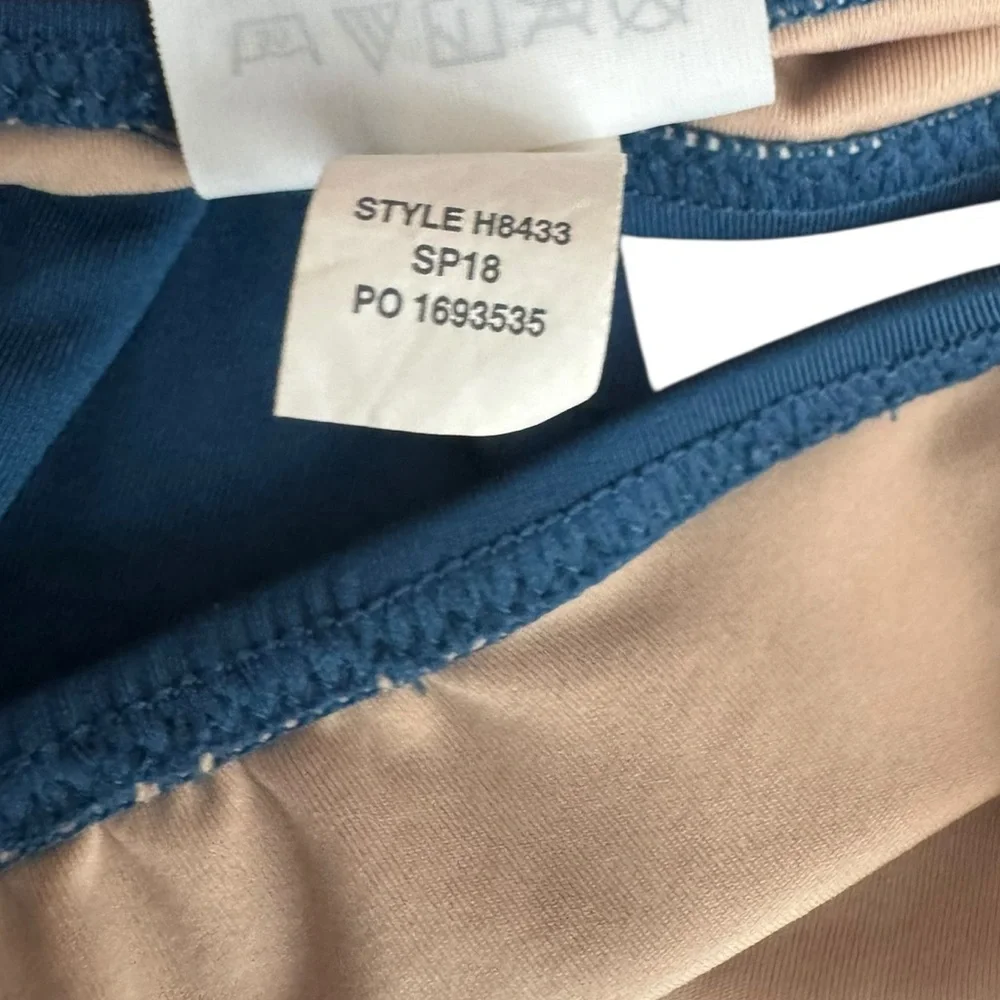 NWOT J.Crew Playa Nantucket Tie-Shoulder Bikini Top. Size Medium